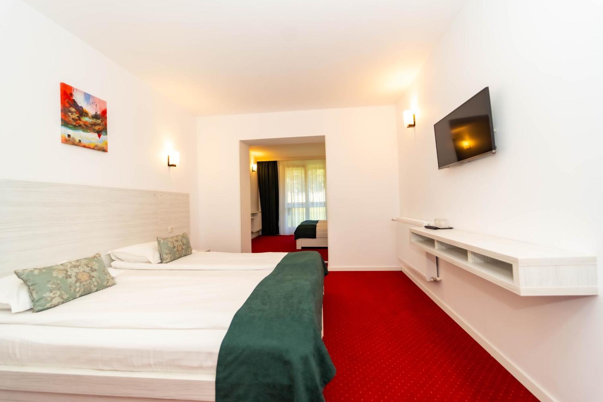 Cirus Hotel