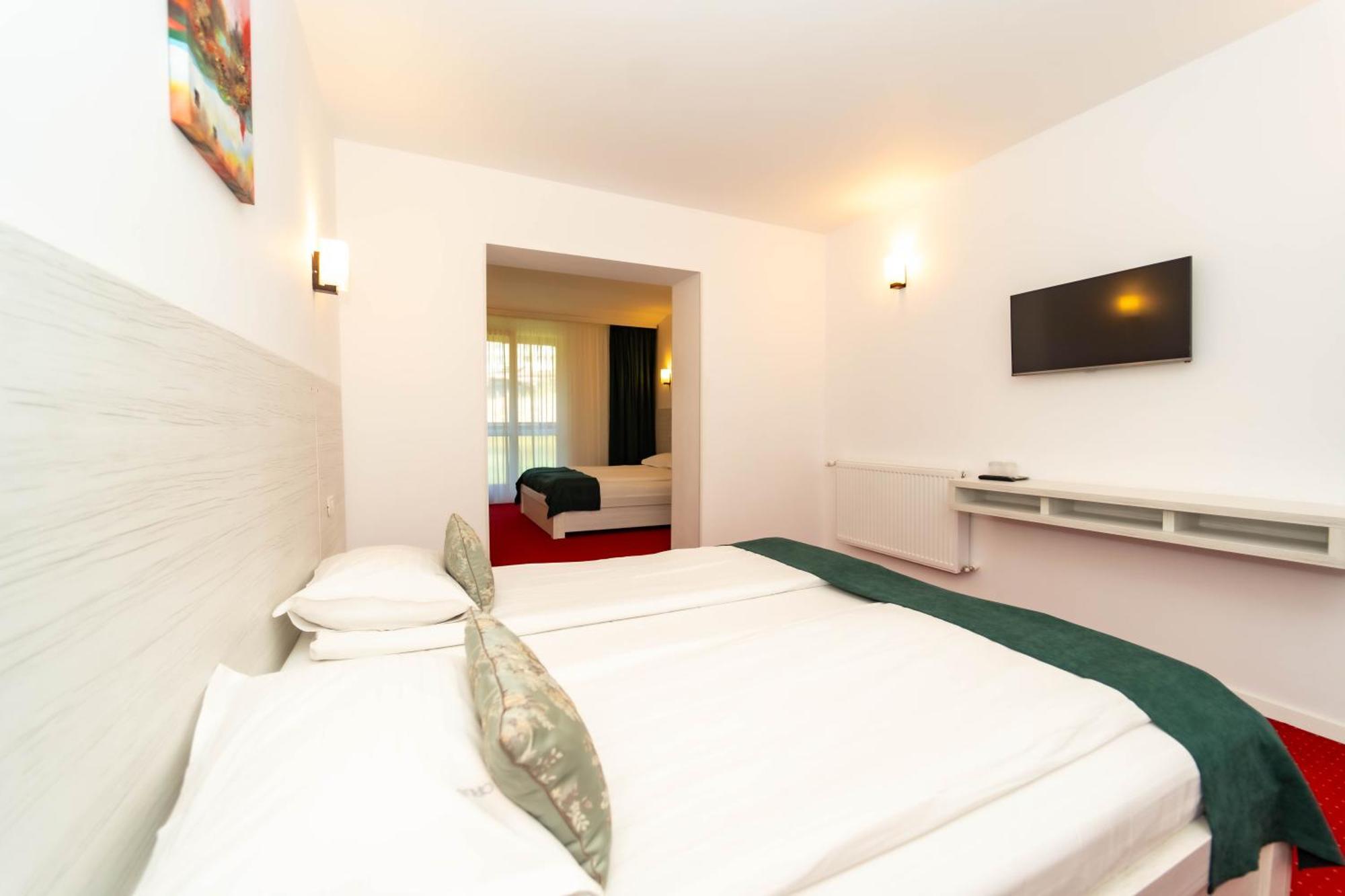 Cirus Hotel 3*
